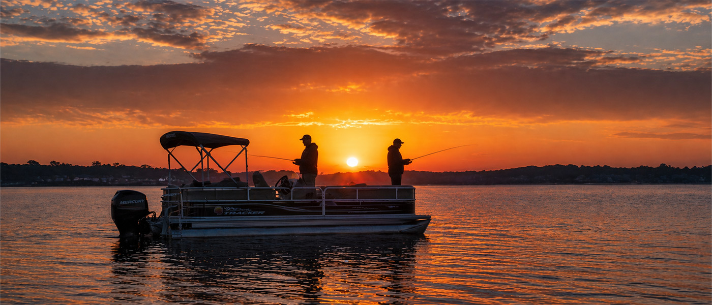 Sunrise-fishing-on-lake-minneola-florida Sunrise fishing on Lake Minneola, Florida — quiet water at first light
